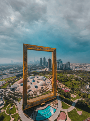 Dubai Frame Tour with Holidays crowd